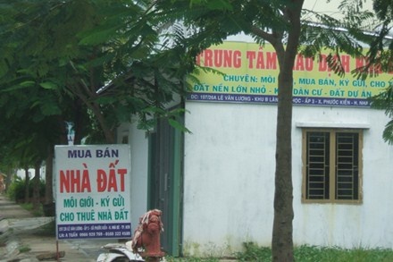 Bat dong san nguoi lanh, co dat van nong hinh anh